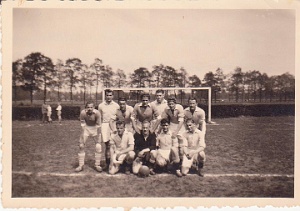 3 007 IJsselboys kampioen 16 mei 1954 Beslissingswedstrijd Dalfsen 1 tegen IJsselboys 1